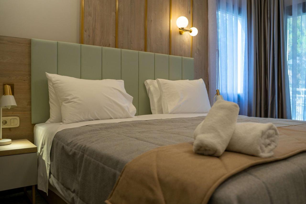 Tosca Beach Hotel Palaiontsiflikion Ngoại thất bức ảnh