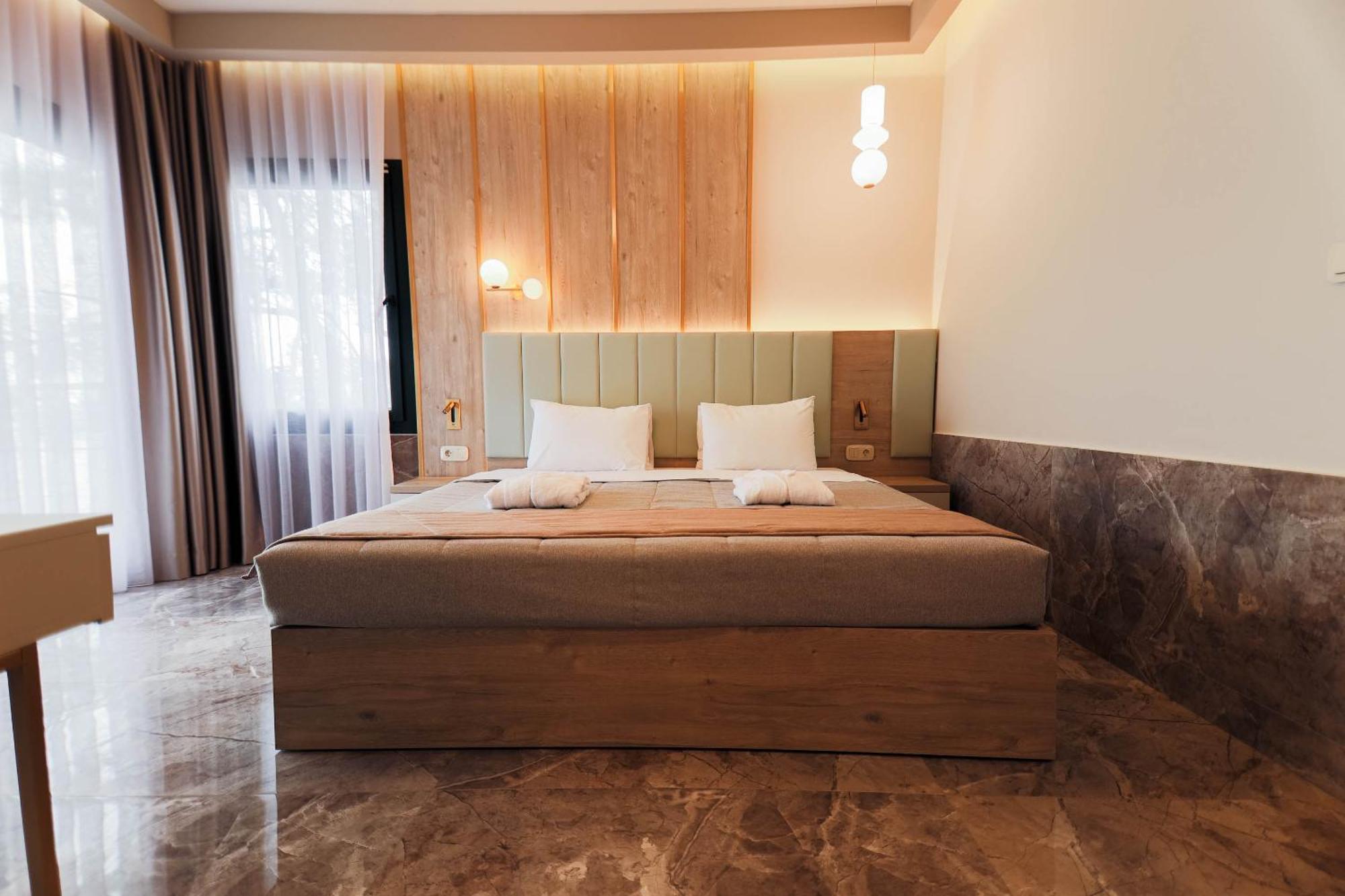 Tosca Beach Hotel Palaiontsiflikion Ngoại thất bức ảnh