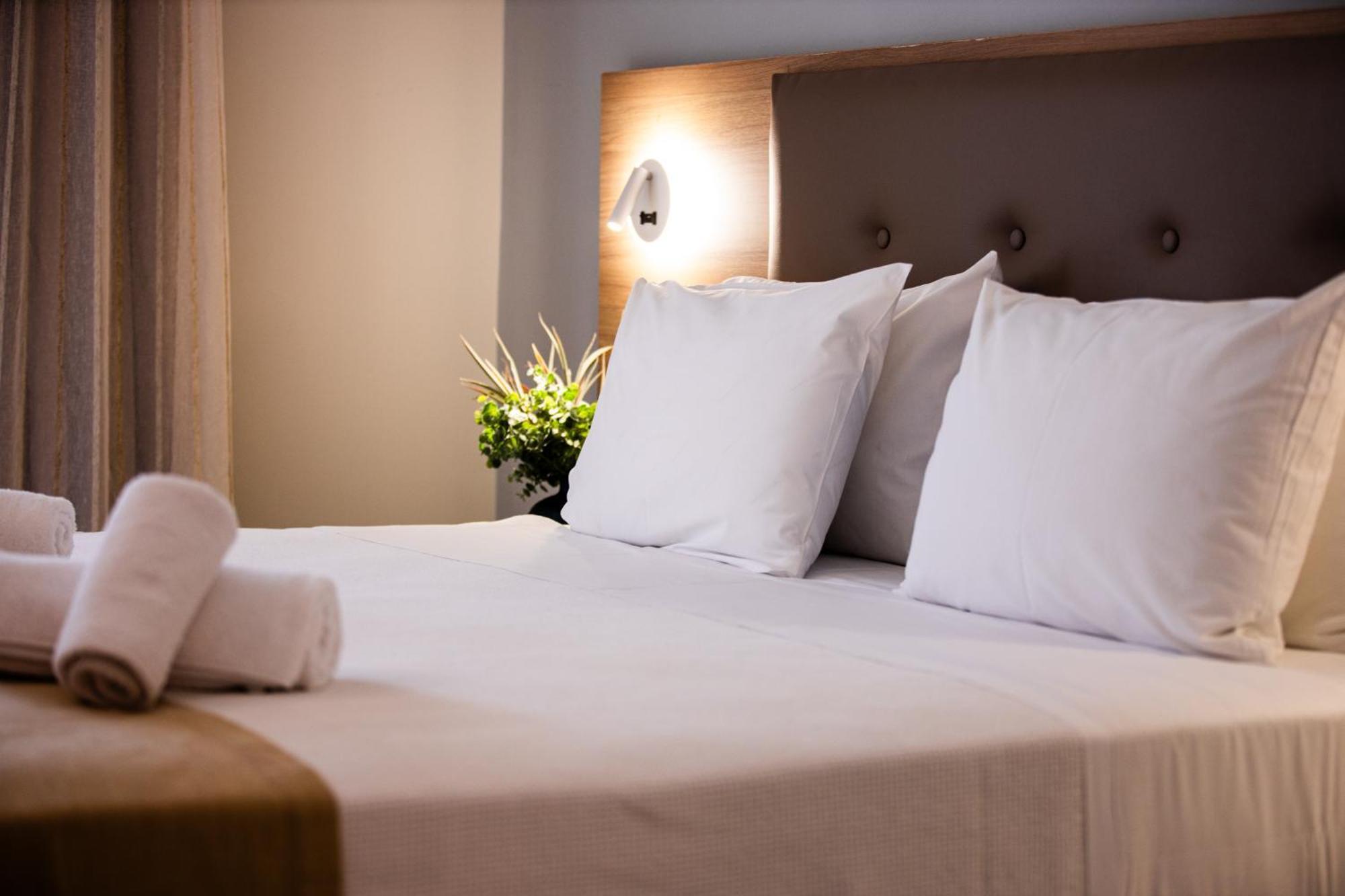 Tosca Beach Hotel Palaiontsiflikion Ngoại thất bức ảnh