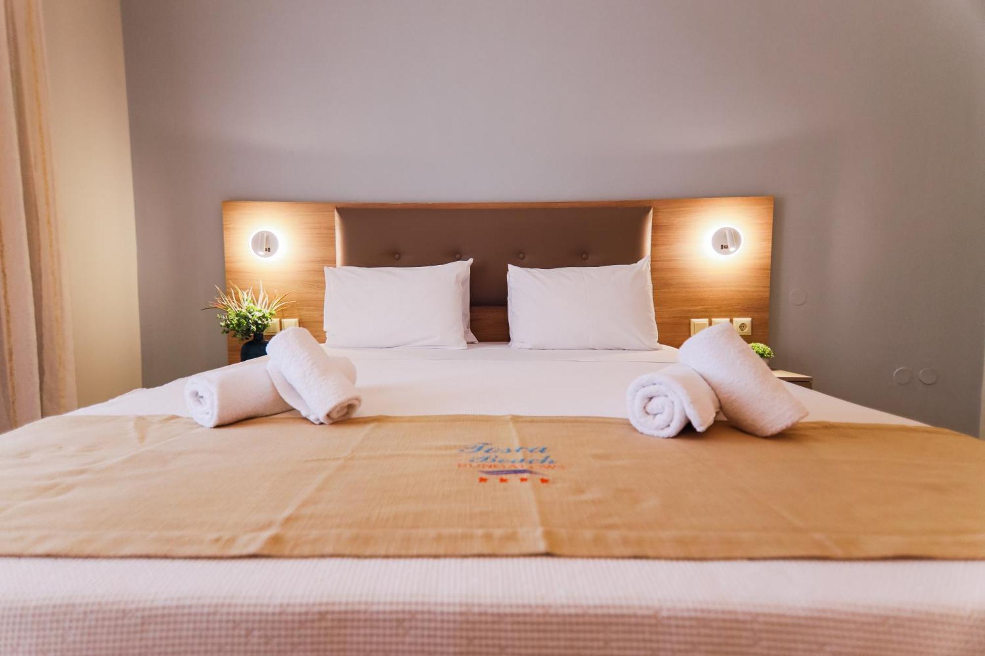 Tosca Beach Hotel Palaiontsiflikion Ngoại thất bức ảnh