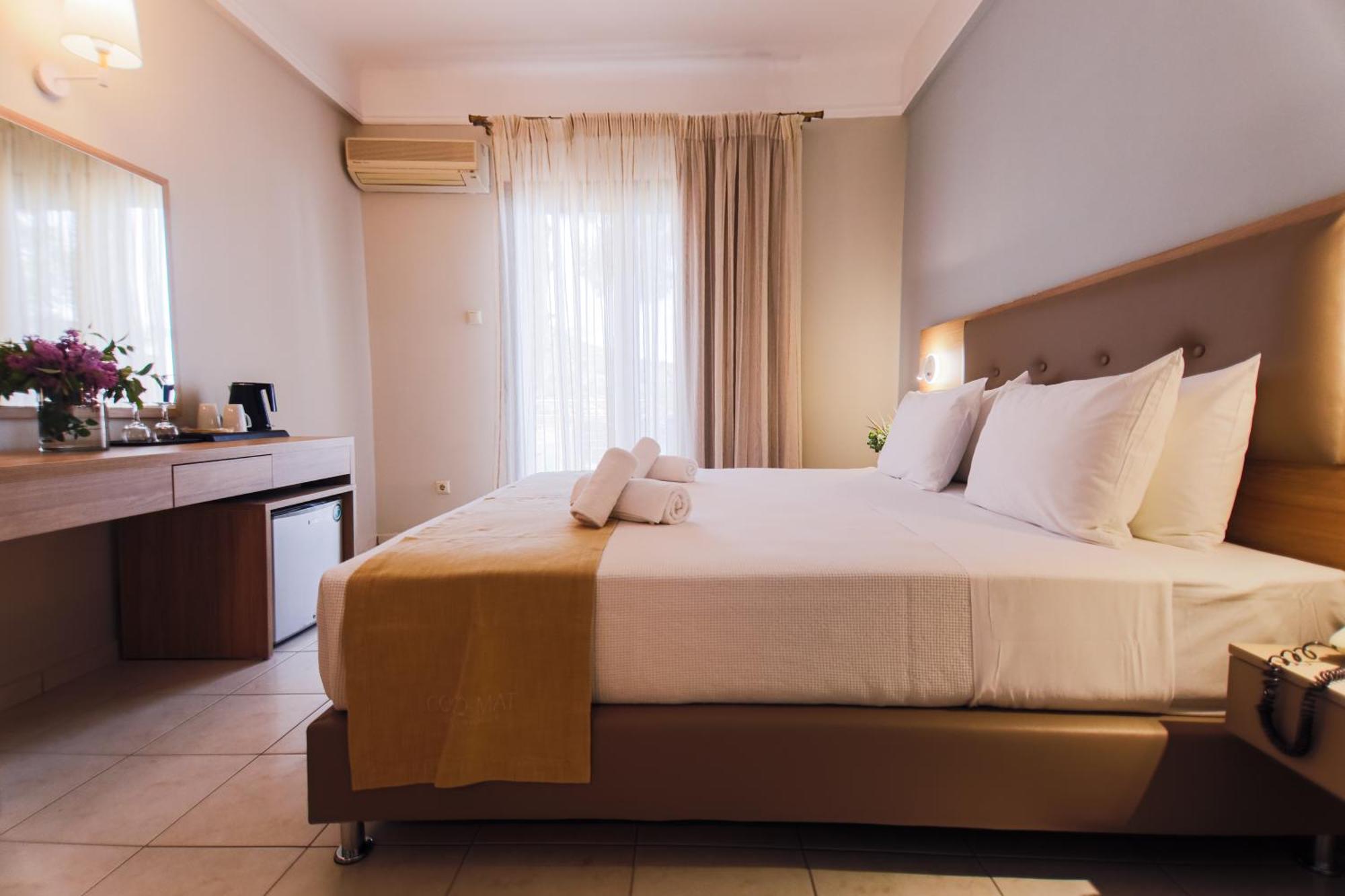 Tosca Beach Hotel Palaiontsiflikion Ngoại thất bức ảnh