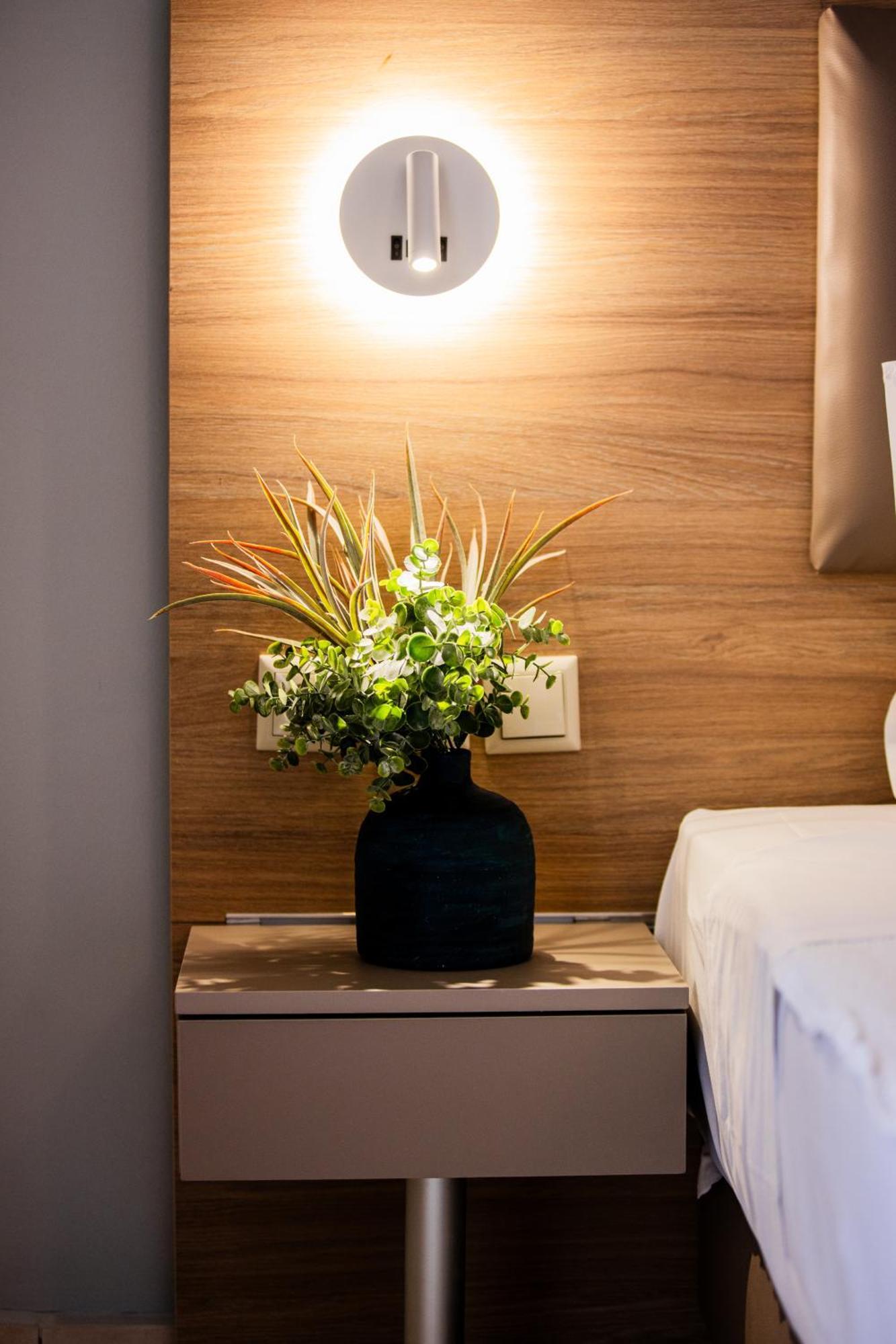Tosca Beach Hotel Palaiontsiflikion Ngoại thất bức ảnh